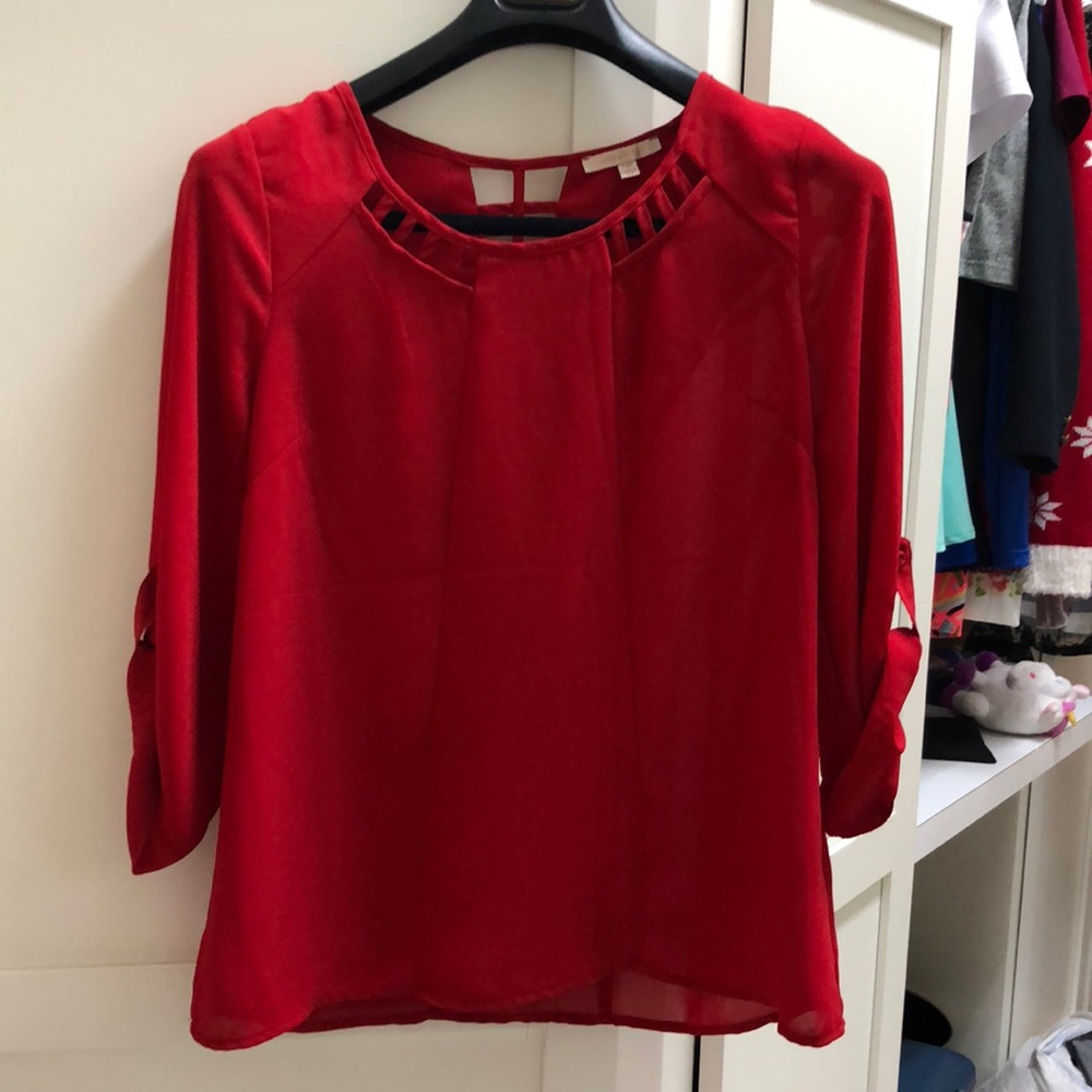 Red “Skies are blue” 3/4 sleeve blouse
